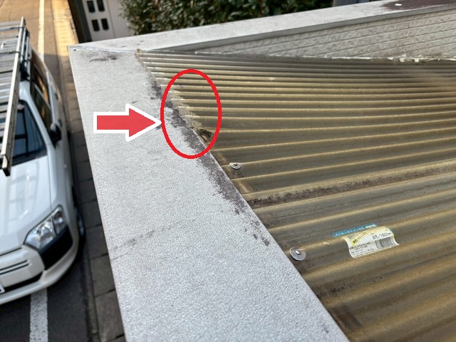 仙台市宮城野区-　一部、外れかけているポリカ波板